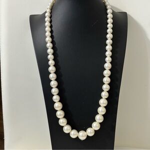 Vintage glass faux pearls graduated design